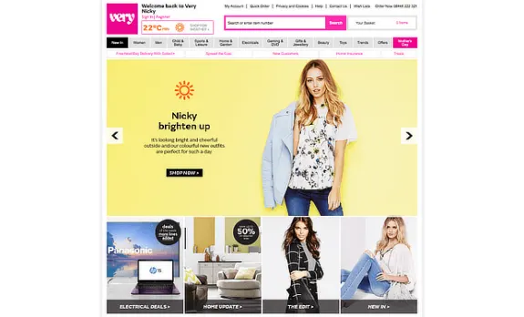 Online shopping website homepage featuring fashion deals and promotions.